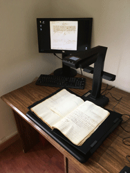 Escaner modelo CZUR pro 3000 adquirido por el Archivo Municipal en 2020 para la digitalizaci&oacute;n de la documentaci&oacute;n hist&oacute;rica del Archivo.